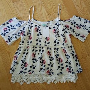 Langlock Cold Shoulder Top